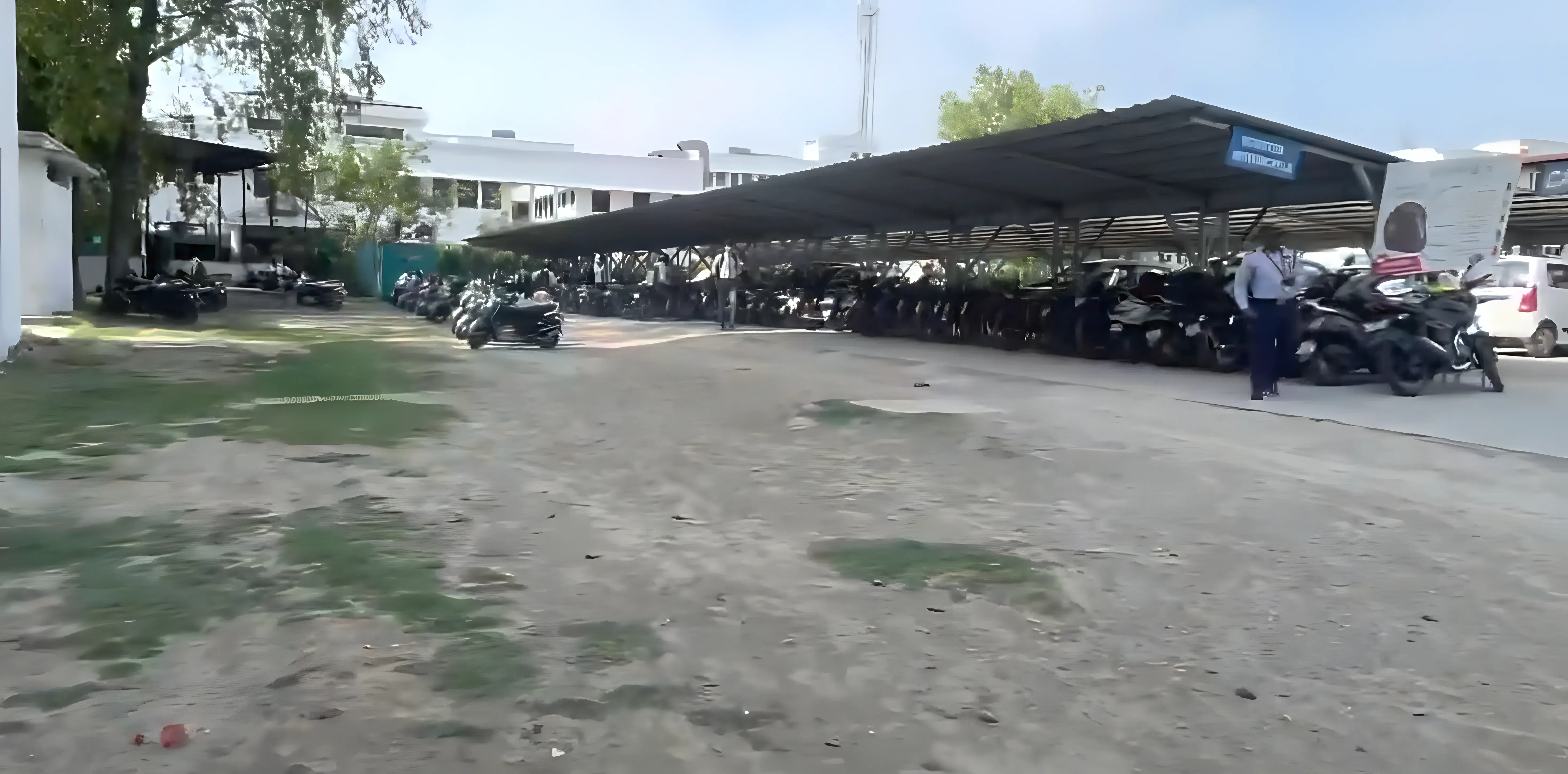 COER University parking photo 1